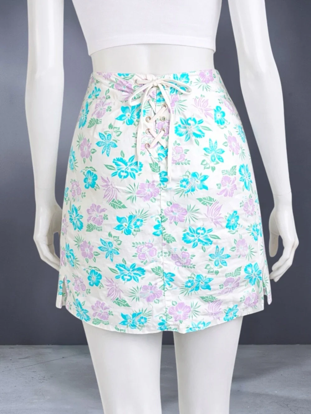 Liz Claiborne White Floral Lace-Up Back Skort